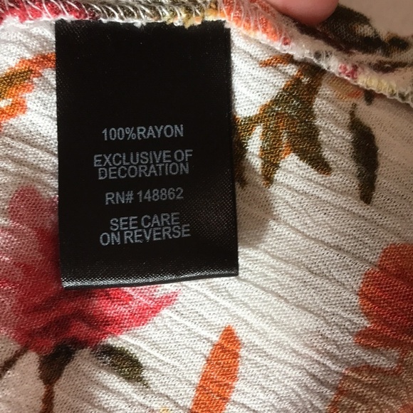 Torrid women’s floral blouse size 00 flutter sleeves V-neck with tassel - Picture 7 of 8